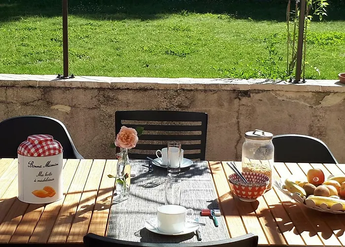 Au Perche Bed & Breakfast *